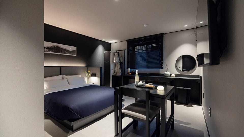 Premier Business | Premium bedding, individually decorated, blackout drapes, soundproofing