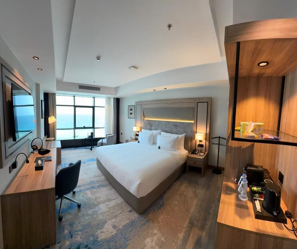 Luxury Room, Sea View | In-room safe, laptop workspace, iron/ironing board, WiFi (free)