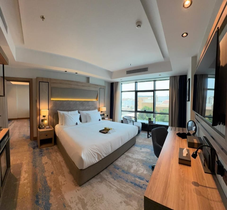 Deluxe Suite, Partial Sea View | In-room safe, laptop workspace, iron/ironing board, WiFi (free)