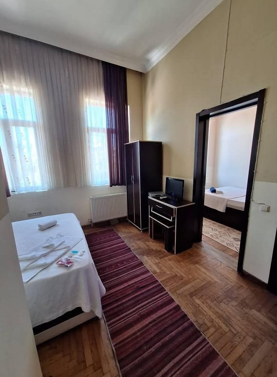 Classic Room | Laptop workspace, free WiFi