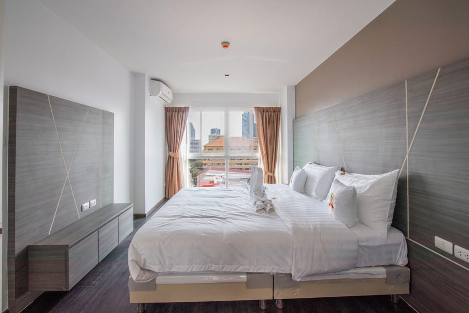 Down comforters, Select Comfort beds, minibar, free WiFi