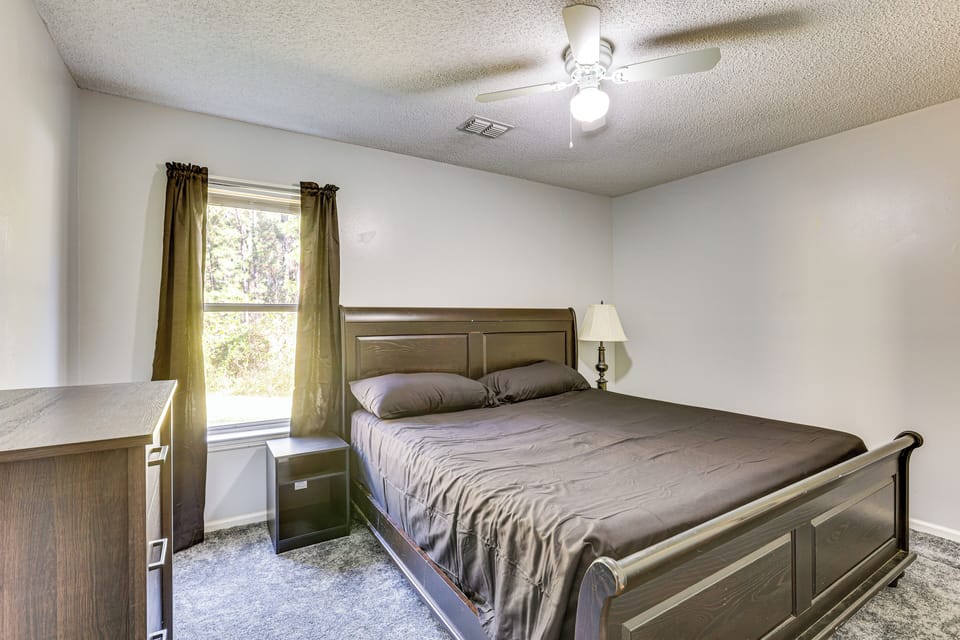 12 Mi to Dtwn Savannah: Remodeled Family Getaway! Cottage in Pooler