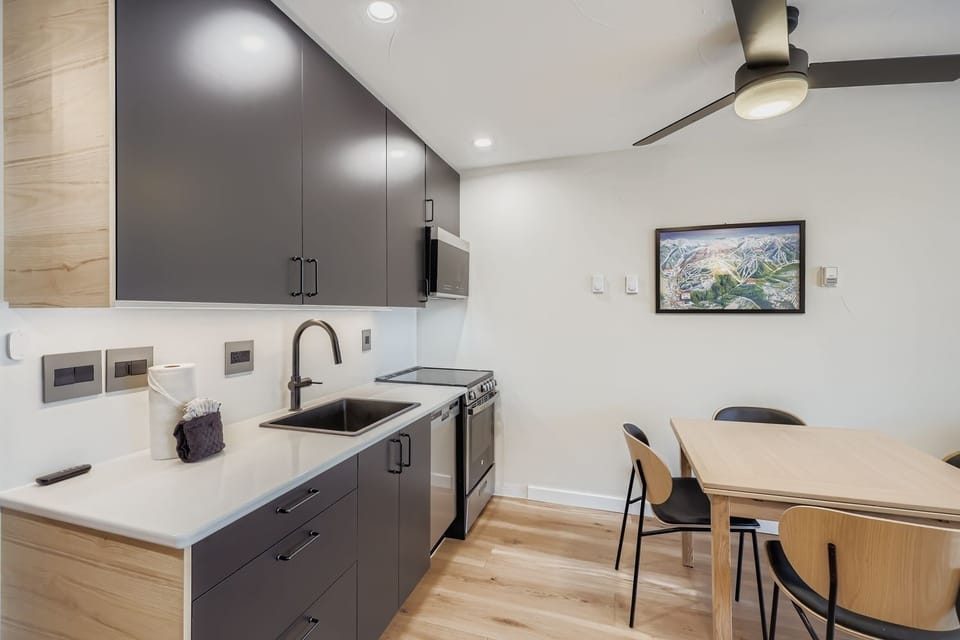 Condo, 1 Bedroom | Private kitchen | Fridge, oven, coffee/tea maker, toaster