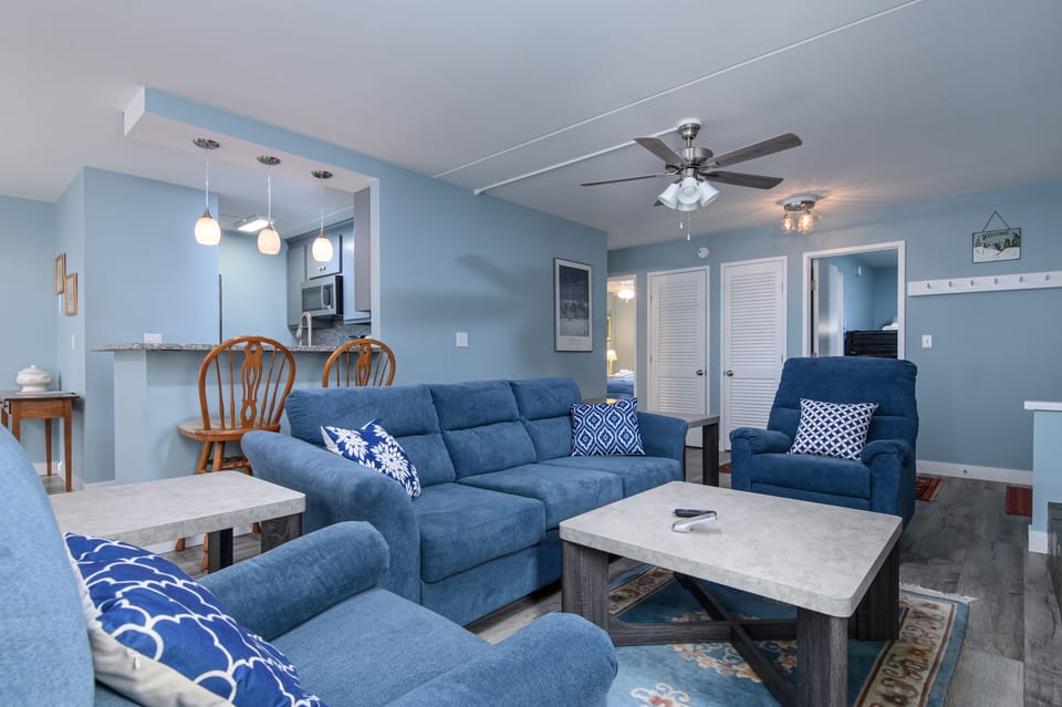 Condo, 2 Bedrooms | Living area | Smart TV