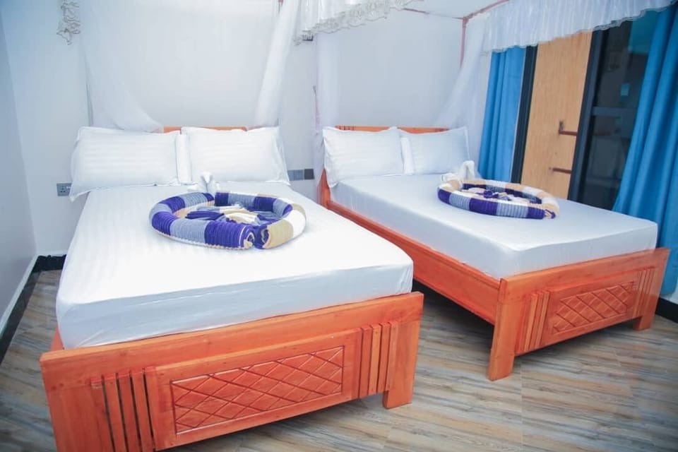 Luxury Double or Twin Room, Pool View | Desk, free WiFi