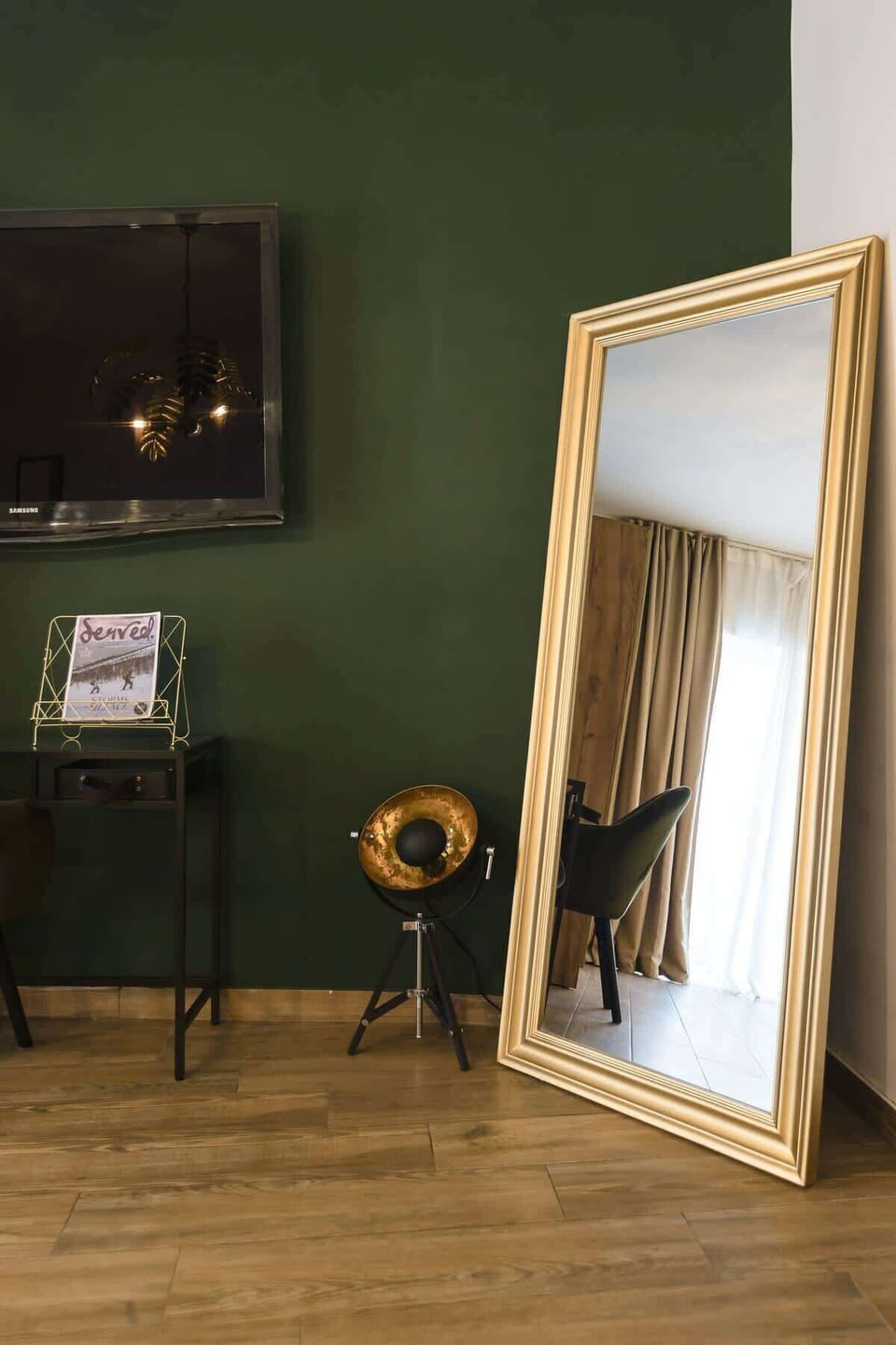 A blend of modern style and artistic accents, this corner invites you to enjoy thoughtful design details in every part of the space.