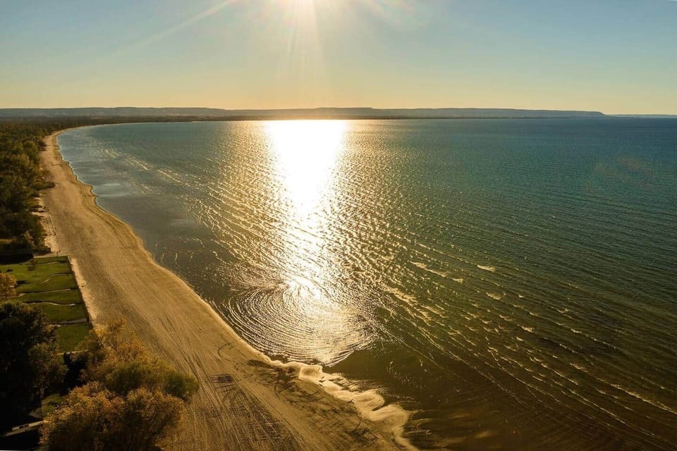 Captivating coastal retreat just a 4-minute stroll from the sun-kissed shores. This picturesque home offers the perfect blend of seaside charm and convenience, inviting you to embrace the tranquil rhythm of reverside living.