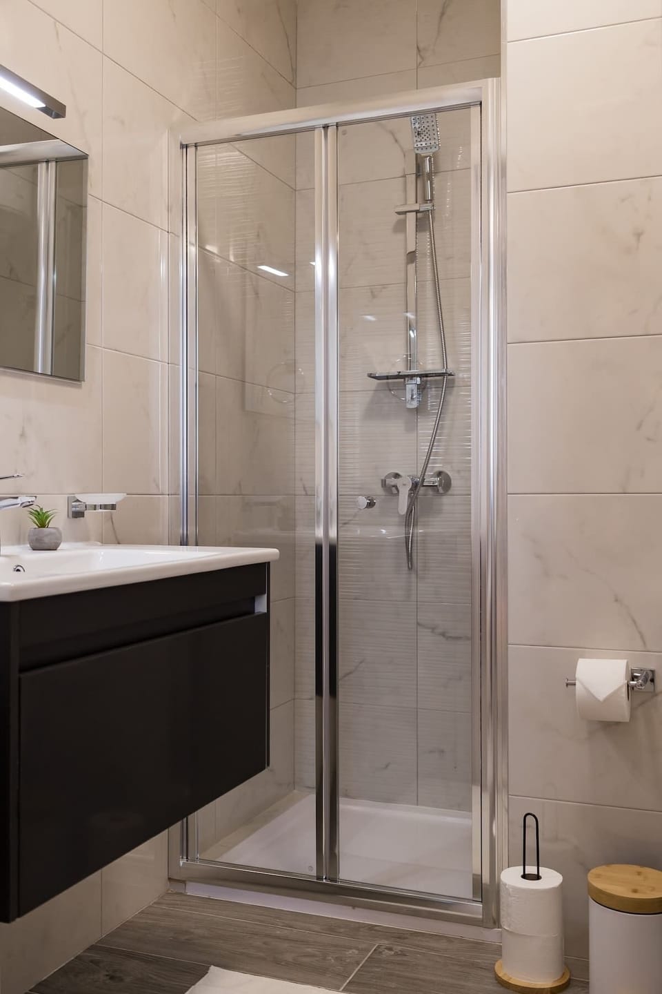 Bath 2 means no queuing - same stone finish, same indulgent rainfall experience.

