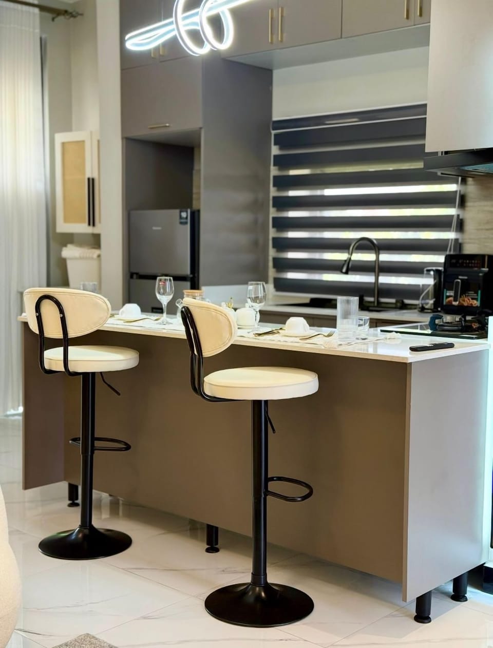 Deluxe Apartment, Balcony, City View | Private kitchen | Microwave, electric kettle