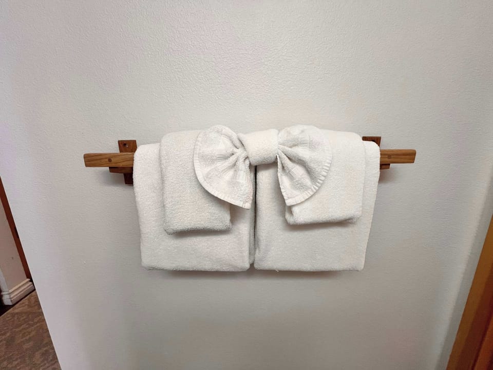 Bath towels and hand towels provided (8 sets total)