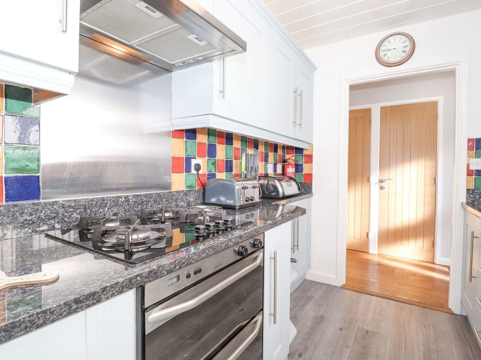 Fridge, dishwasher, cookware/dishes/utensils