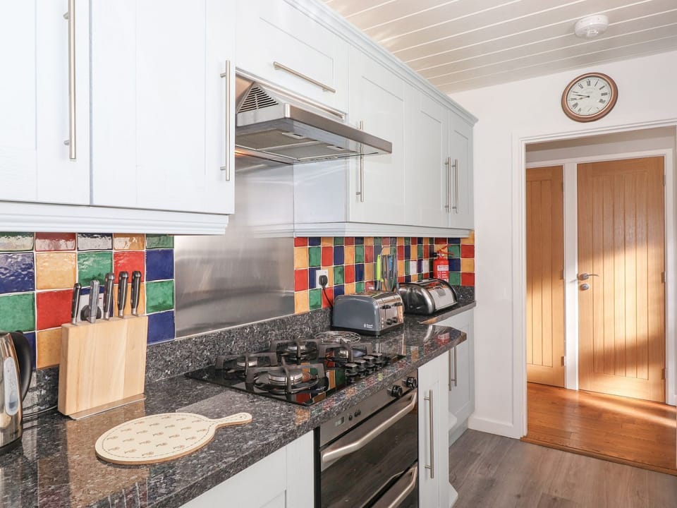 Fridge, dishwasher, cookware/dishes/utensils