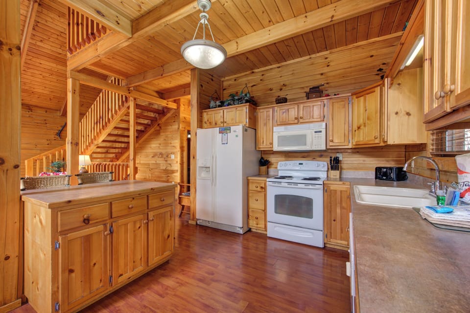 Your rustic kitchen welcomes you with warm wood and modern appliances for memorable mountain meal prep.