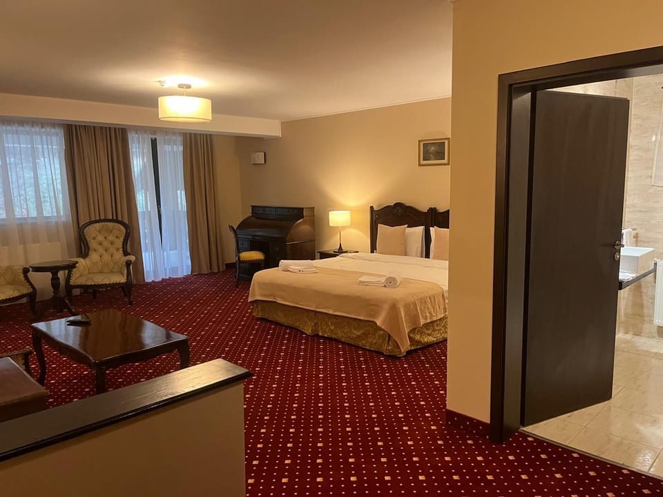 Deluxe Double Room, Balcony, Mountain View | Desk, soundproofing, free WiFi