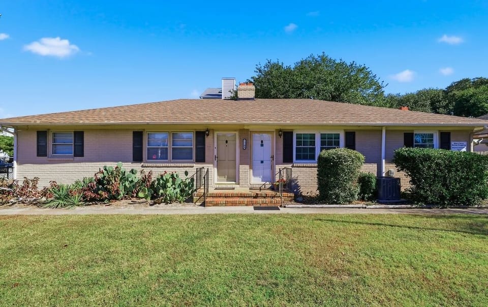 One-level duplex cottage