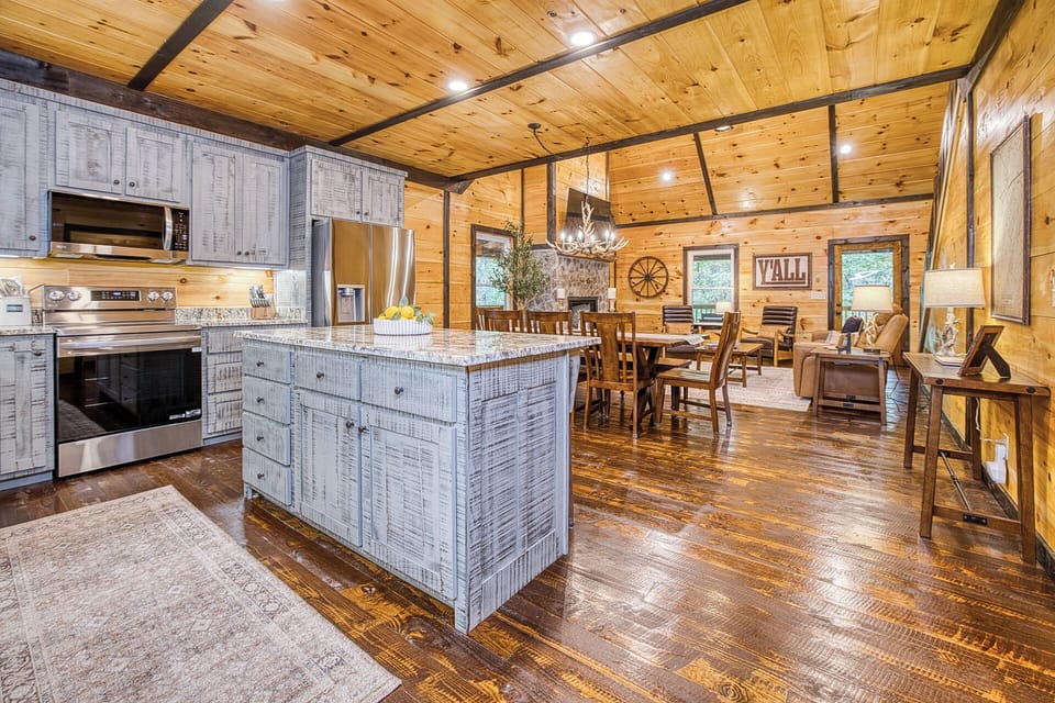 View of this gorgeous cabin when you enter.