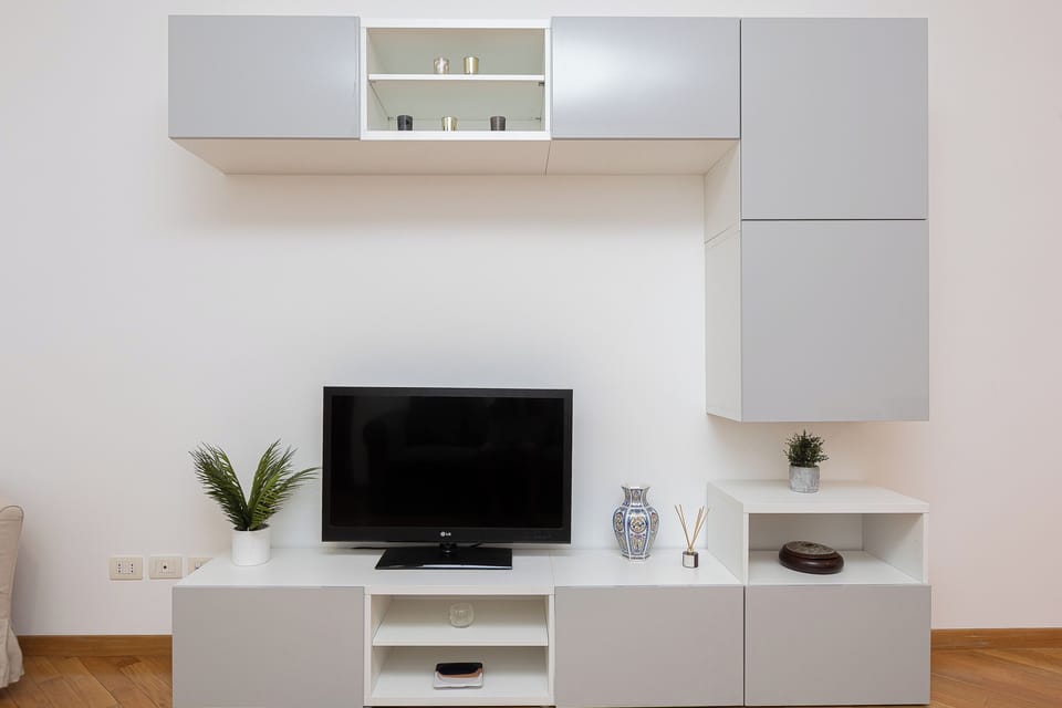 Apartment | Living area | 40-inch TV with digital channels
