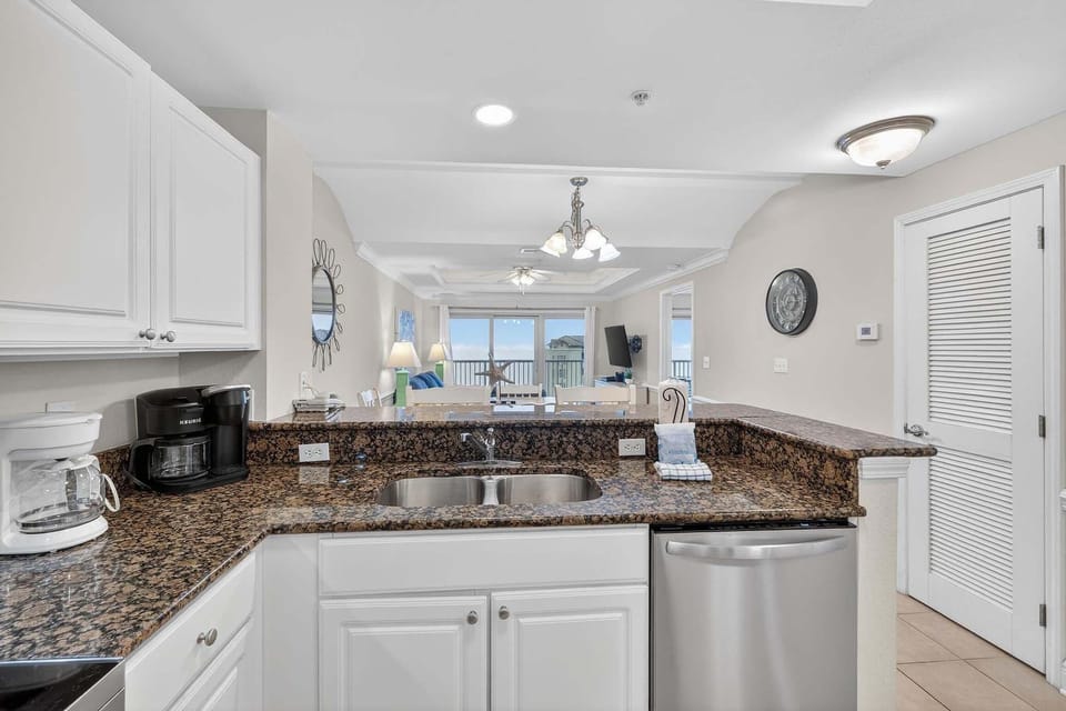 Condo, Multiple Beds (Crystal Tower 906) | Interior