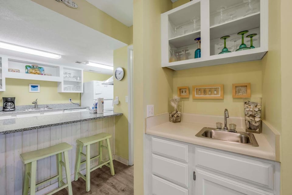Condo, Multiple Beds (Sugar Beach 328) | Private kitchen