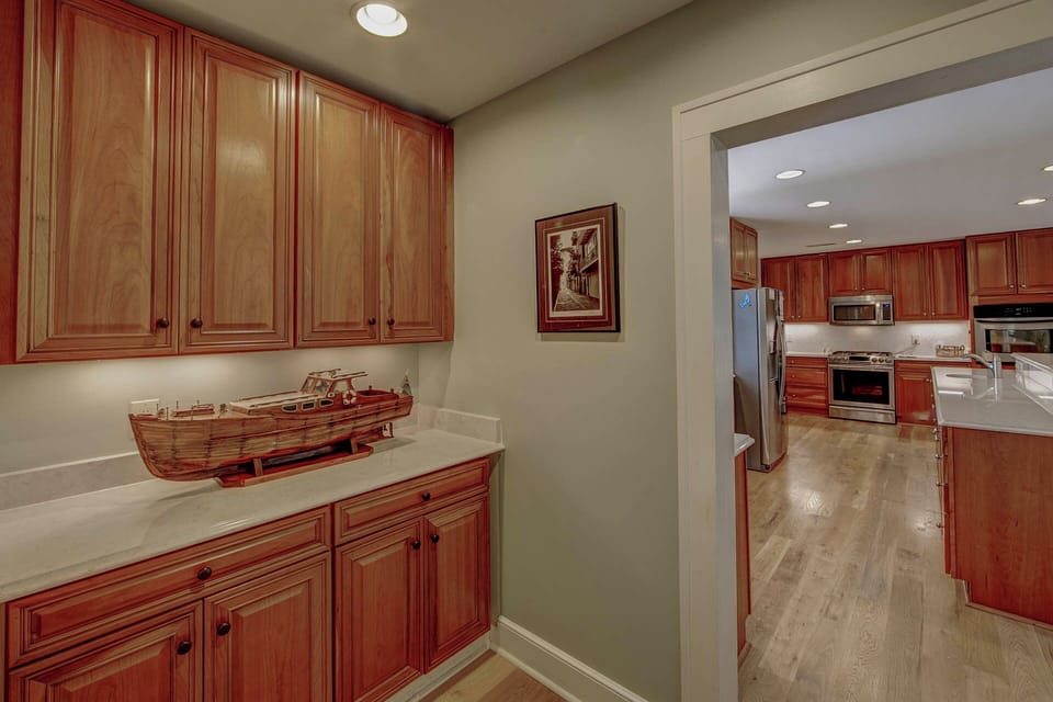 Butler Pantry (2)