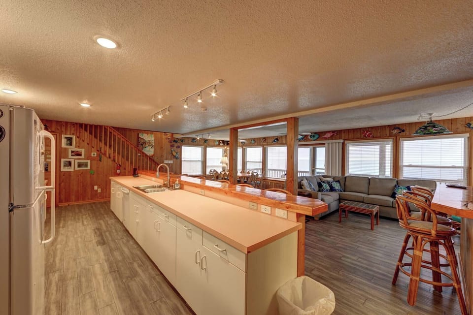 Kitchen to Sitting Area