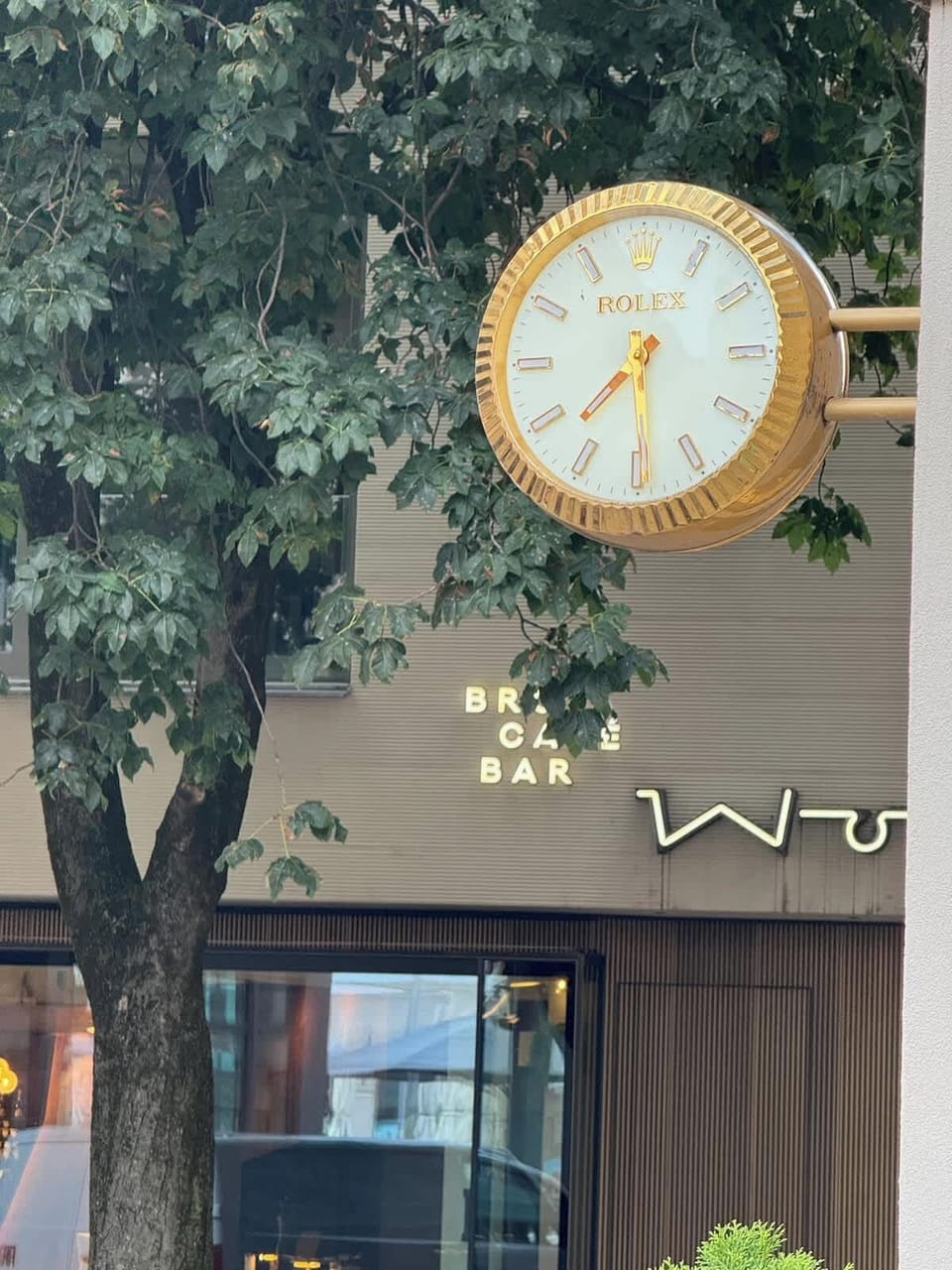 Rolex-Partner Hörl neben der GoldenKey-Suite Unterkunft.