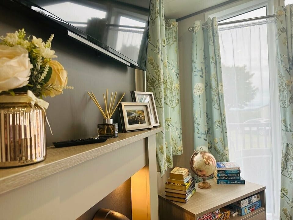 Ashbourne Heights Holiday Park - Holiday Accommodation 18103 Cottage in East Staffordshire District