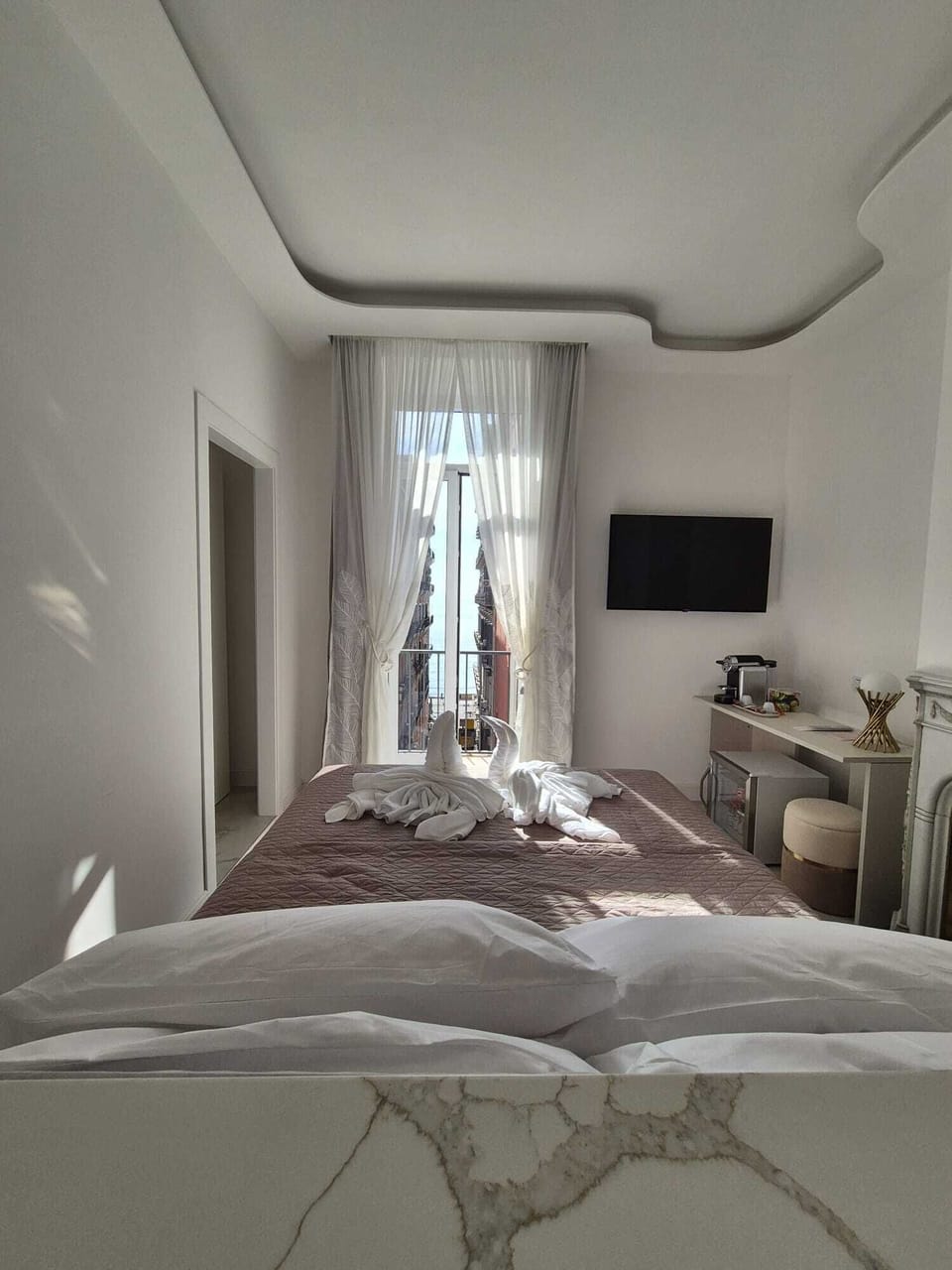 Premium Studio Suite, Sea View | Down comforters, minibar, in-room safe, desk