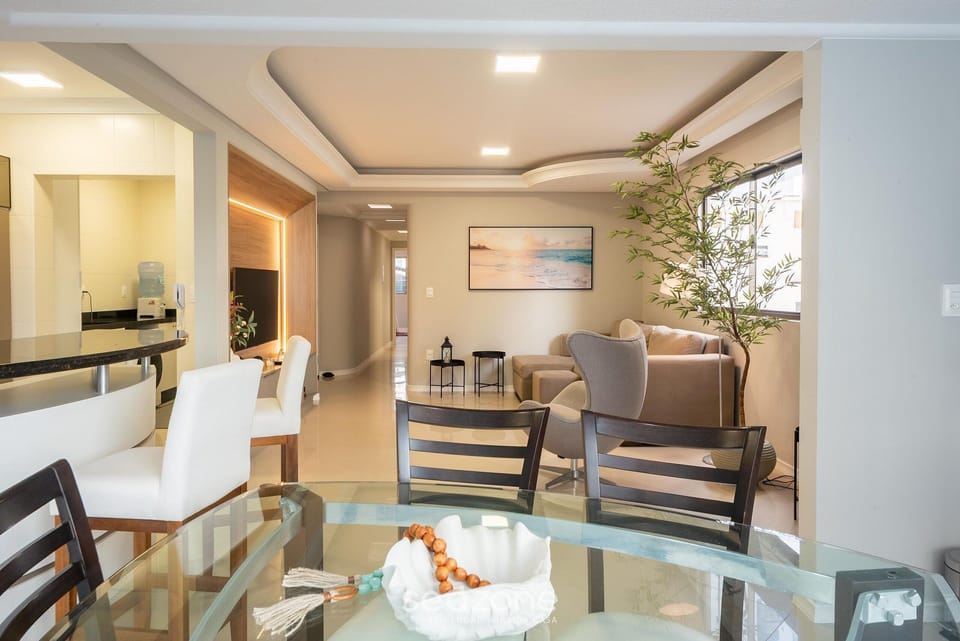 Basic Apartment | Dining