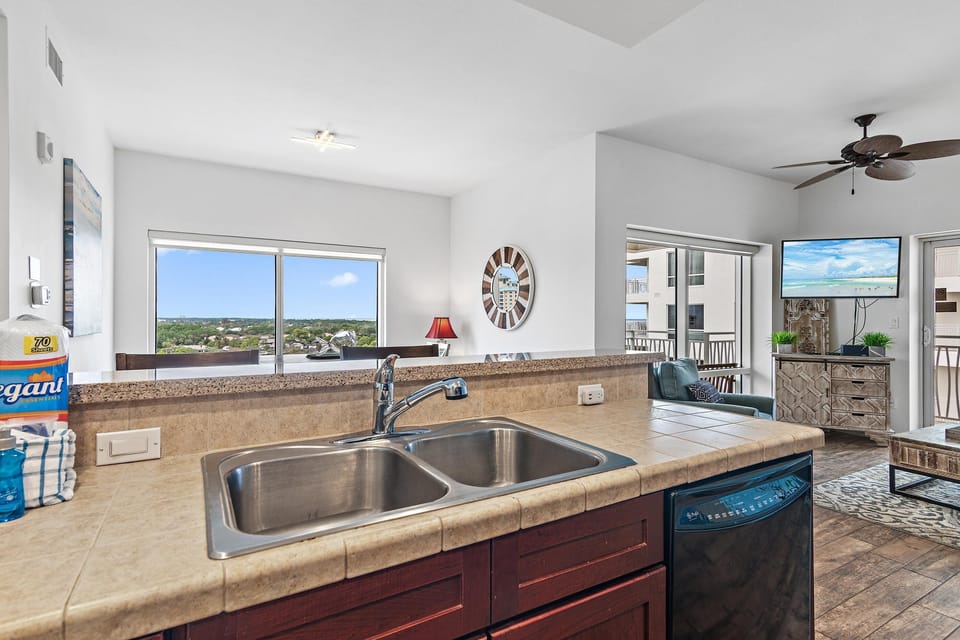 Condo, 1 King Bed with Sofa bed (Luau II 6924) | Interior