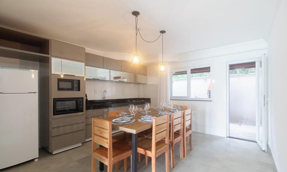Basic Apartment | Dining