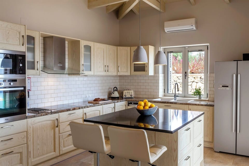 The bright, modern and well-equipped kitchen.