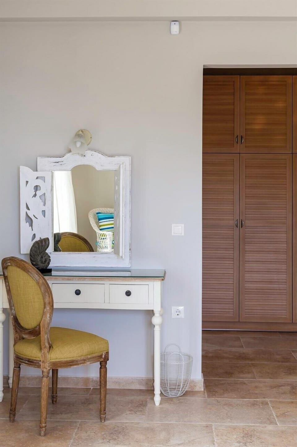 Decorations throughout are tasteful and of excellent quality.