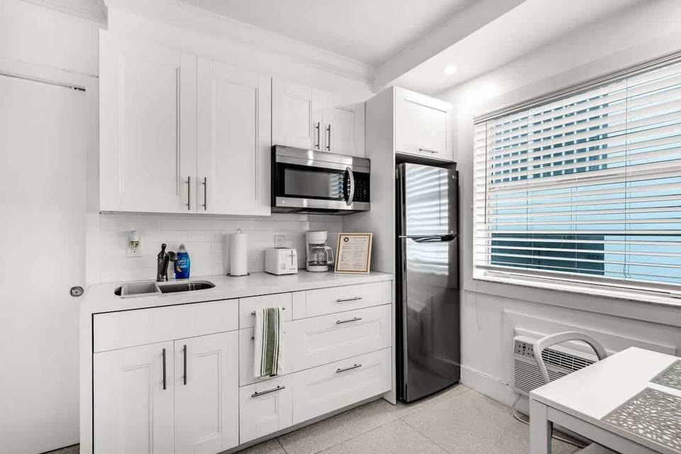 Wake up in paradise! 🌊 This beachfront vacation rental offers direct beach access and stunning ocean views. Perfectly located in the heart of the city, your ultimate sun-soaked getaway starts here.