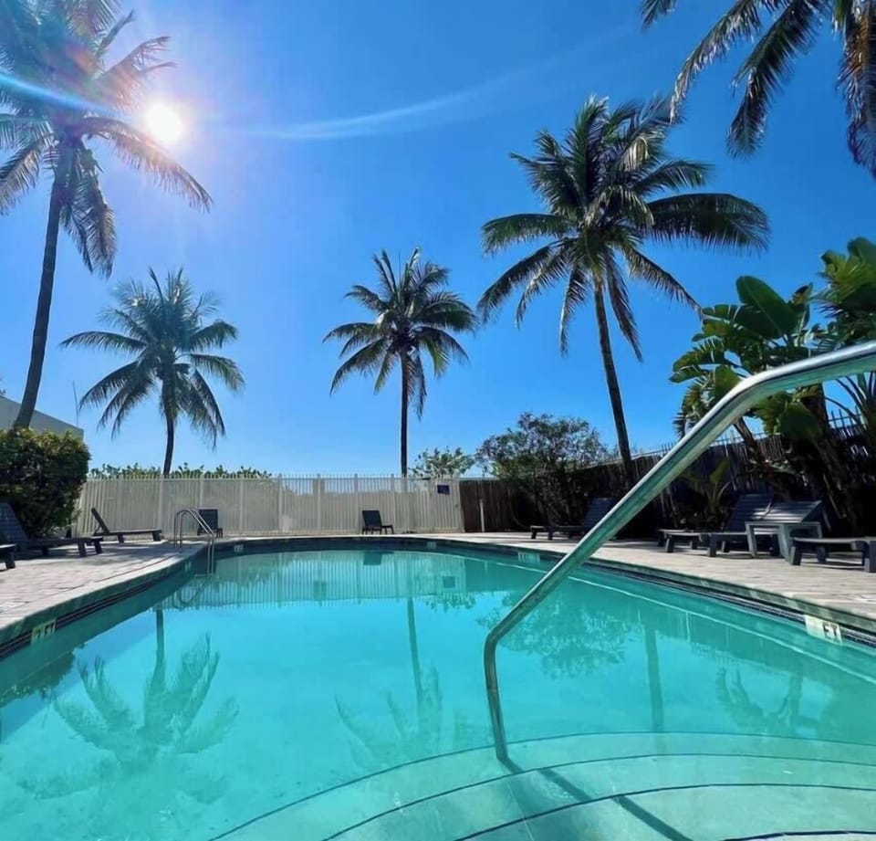 Prime beachfront location! 🏖️ Enjoy direct beach access and stunning city skyline views from this central vacation rental. Steps from the sand and local attractions, it’s the ultimate coastal escape.