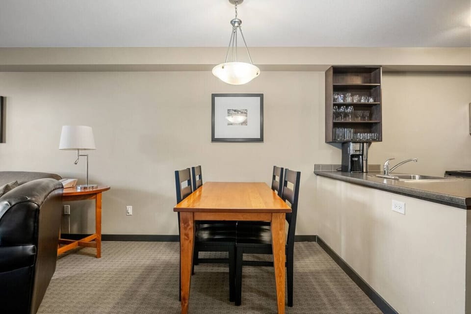 Dining area with seating for 4.