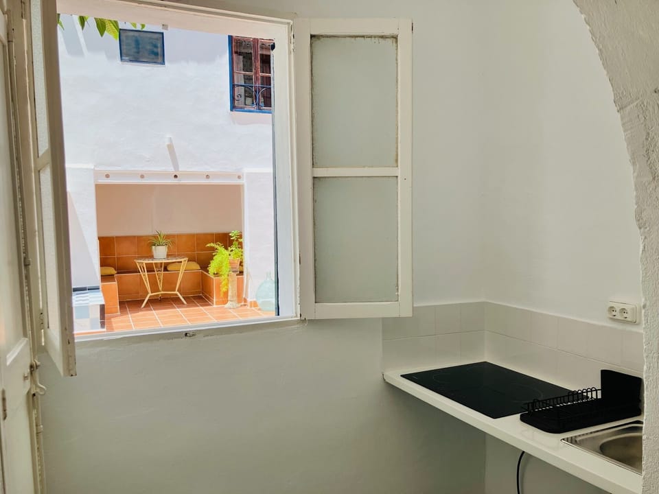 Studio, Kitchen | Private kitchen | Coffee/tea maker