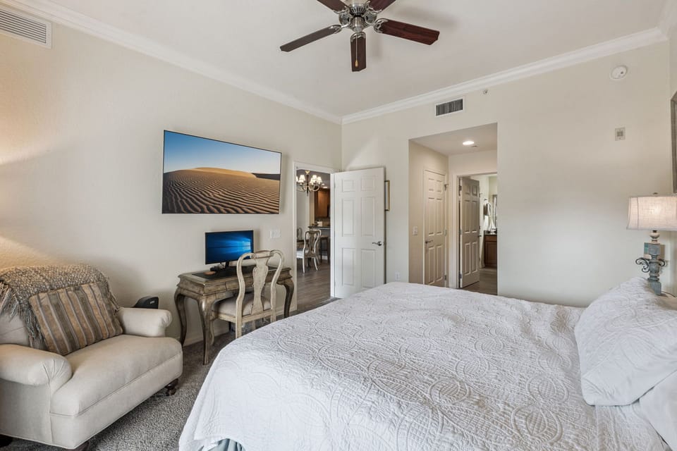King suite with generous ensuite bathroom