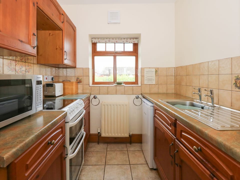 Cookware/dishes/utensils