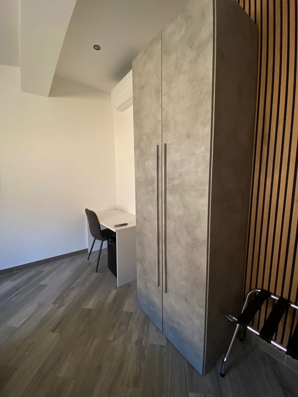 Double or Twin Room | Desk, soundproofing, WiFi (free), bed sheets