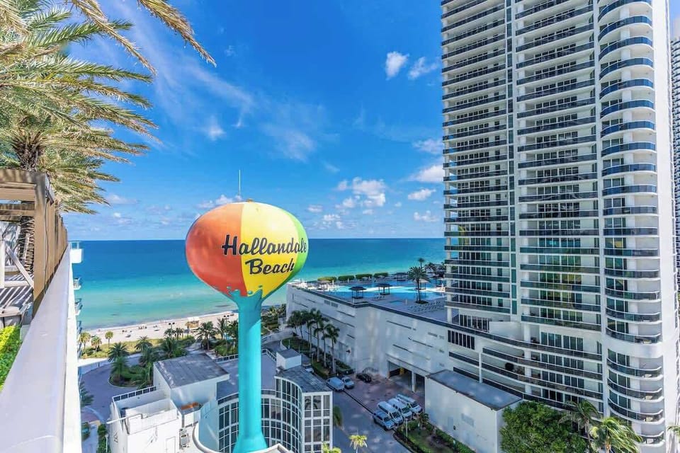 Hallandale Beach | Central Location | Pool Deck View