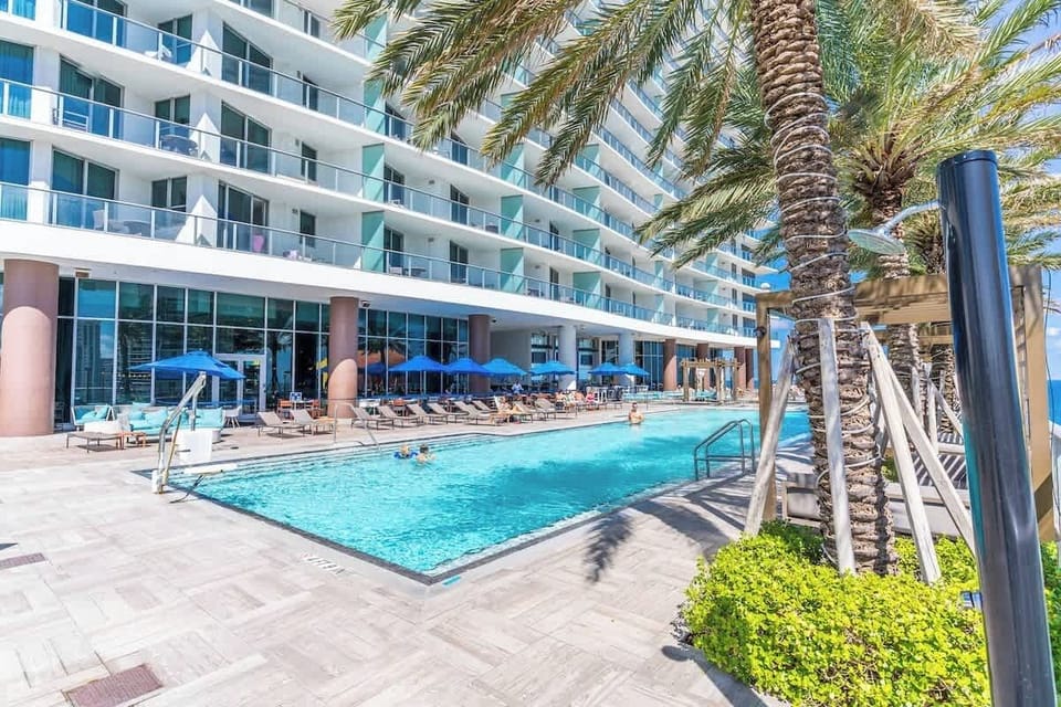 Infinity Pool | Ocean view | Resort Amenities | 9th Floor
