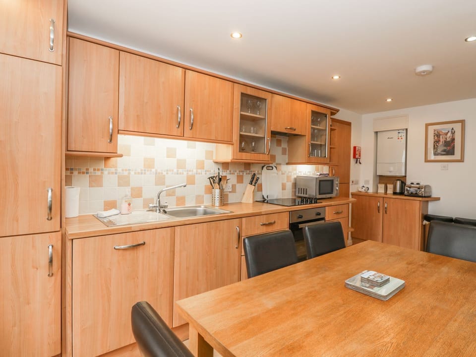Fridge, dishwasher, cookware/dishes/utensils