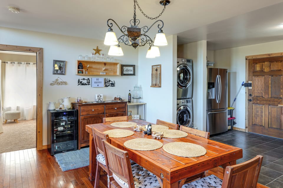 Dining Table | Dishware & Flatware