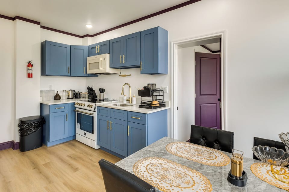 Kitchen | Dining Table | Free WiFi