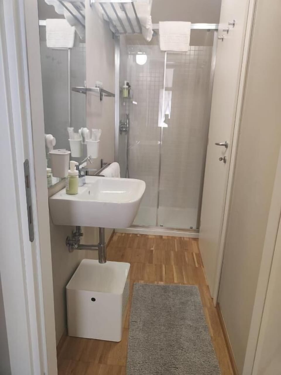 Shower, free toiletries, hair dryer, slippers