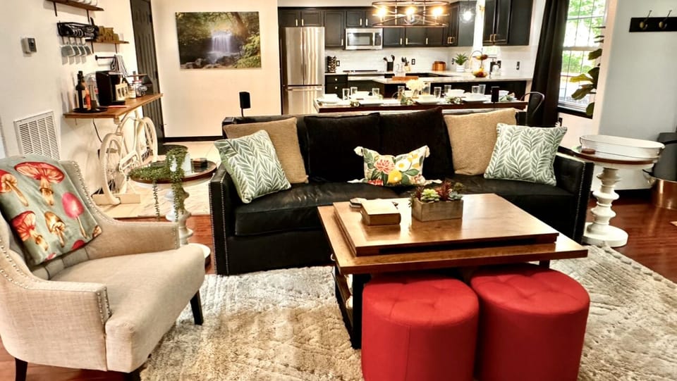 Stylish space with lush decor, a big screen, and nature views for relaxation!