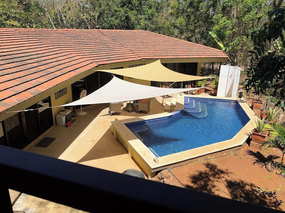 view of pool from the cabina