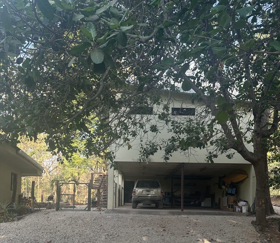Privacy, covered parking, UPSTAIRS cabina. Open floor plan. TV. WiFi, Pool