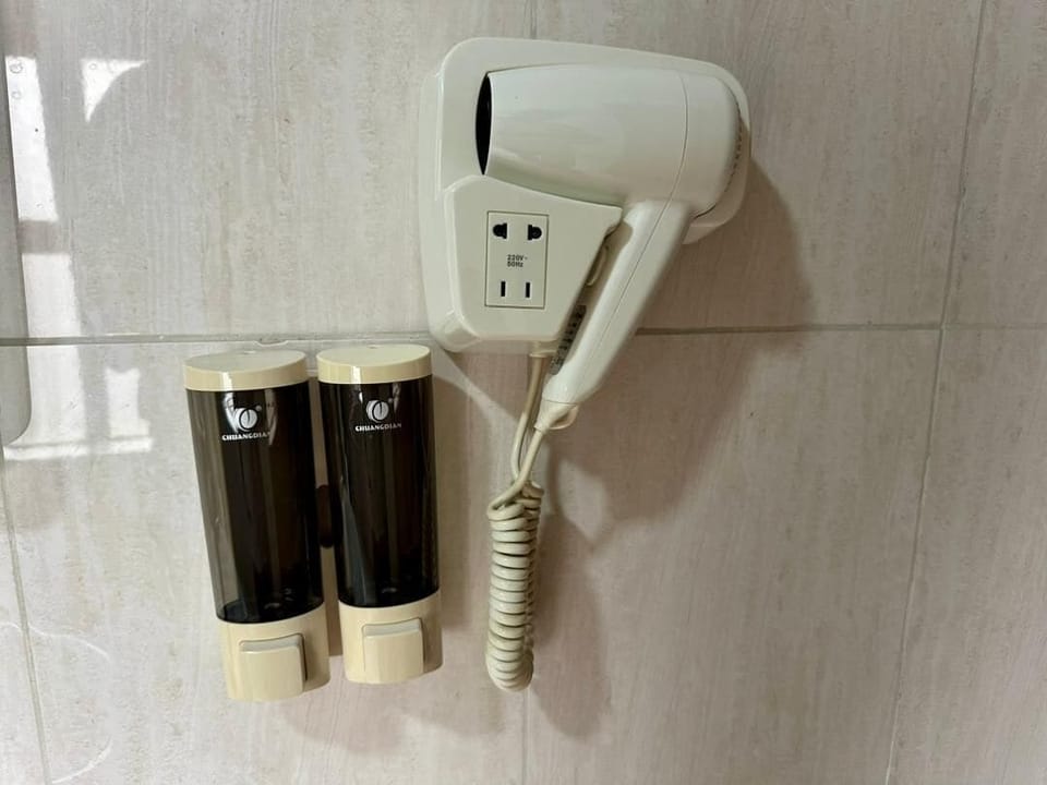 Classic Room, Private Bathroom | Bathroom | Hair dryer, bathrobes, slippers, bidet